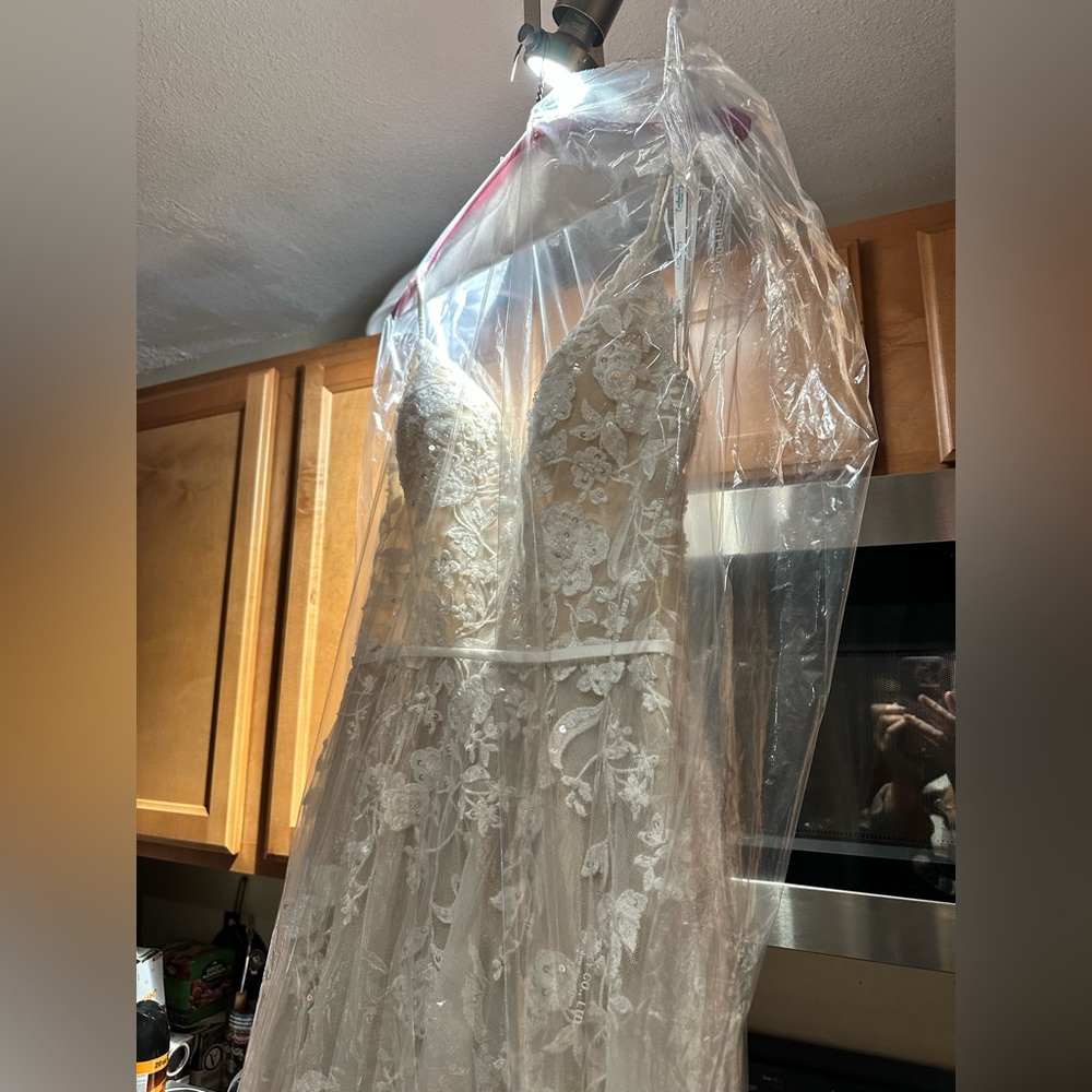 size 10 Enchanting by Mon Cheri Professionally dry cleaned in box. - Picture 2 of 10